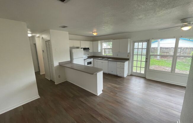 Charming 3-Bedroom Home with 1 Bath and 1-Car Garage in the Heart of Dunedin!