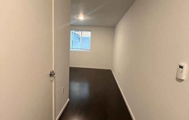 Studio, 1 bath, 175 sqft, $1,350, Unit 2200