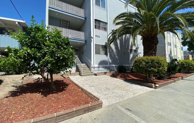 1 bed, 1 bath, 700 sqft, $1,645, Unit 302