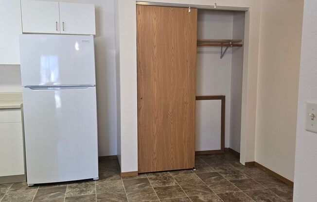 2 beds, 1 bath, 850 sqft, $1,259, Unit PL   7506