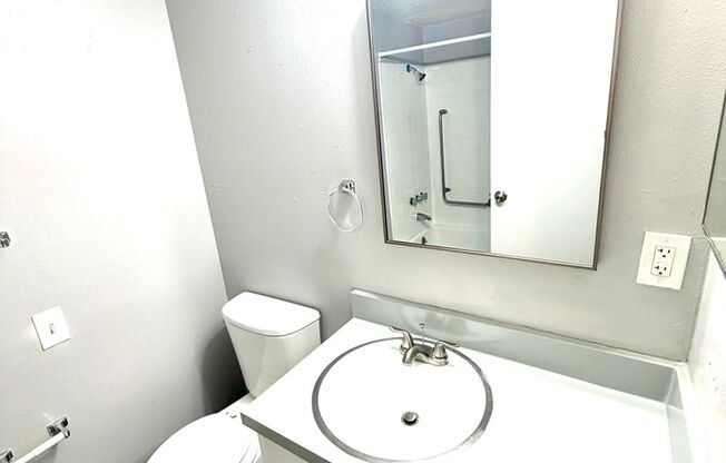 1 bed, 1 bath, 560 sqft, $895, Unit 222