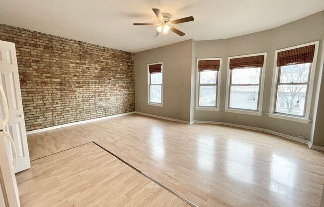 3 beds, 1 bath, $1,500, Unit 1726-02