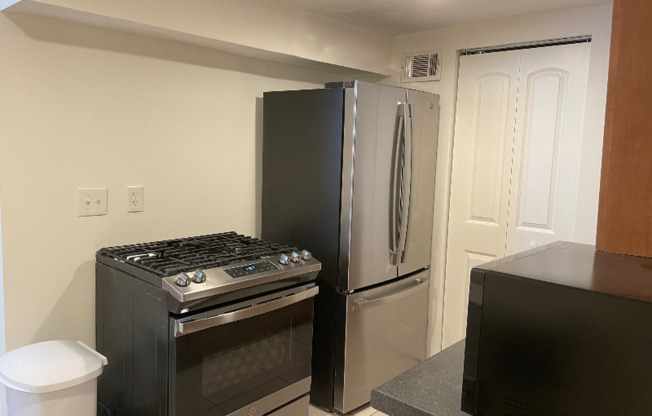 1302 BROOKVIEW LN