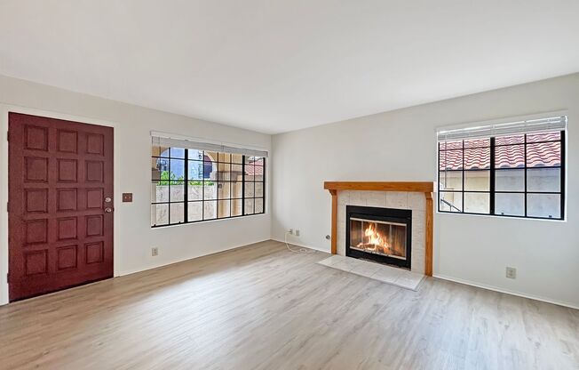 Charming 2BD/2BA Condo in La Jolla Village W/ A/C, Washer/Dryer, & Pool/Spa!