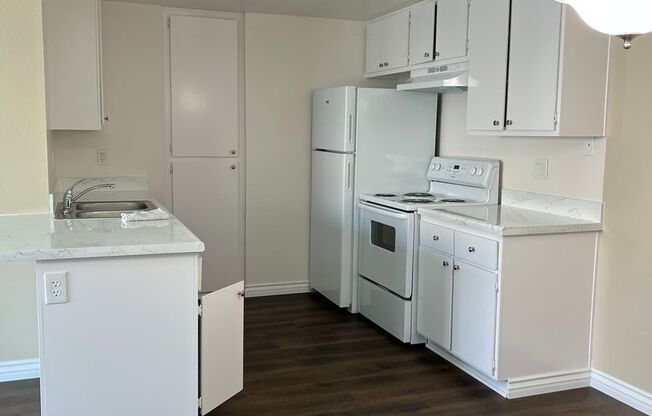 2 beds, 1 bath, 800 sqft, $2,150, Unit 50