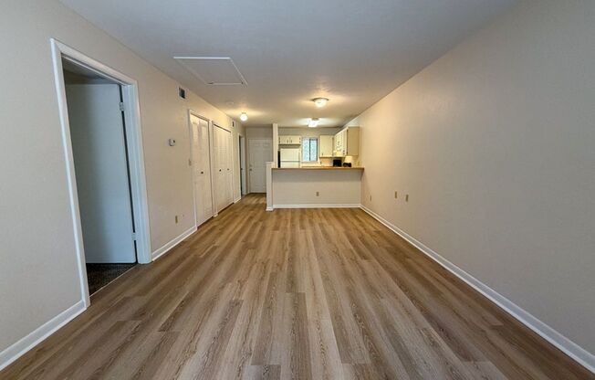 2/2 Condo in Treehouse Village - Available NOW!