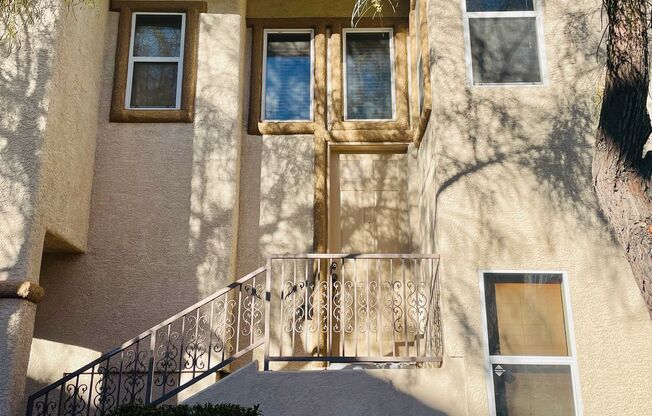 Spacious 3-Story Plus Loft Bedroom, New Floors, New paint, No Carpet