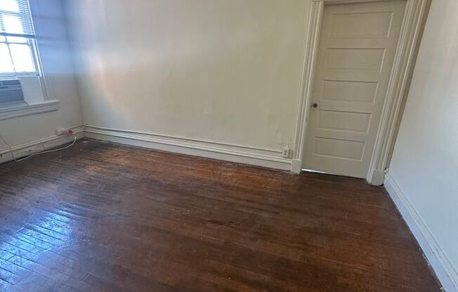1 bed, 1 bath, $1,150, Unit Apt. 11