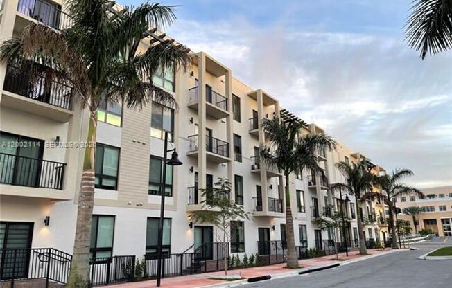 8265 NW 41st St # C-204, Doral, FL 33166-6284