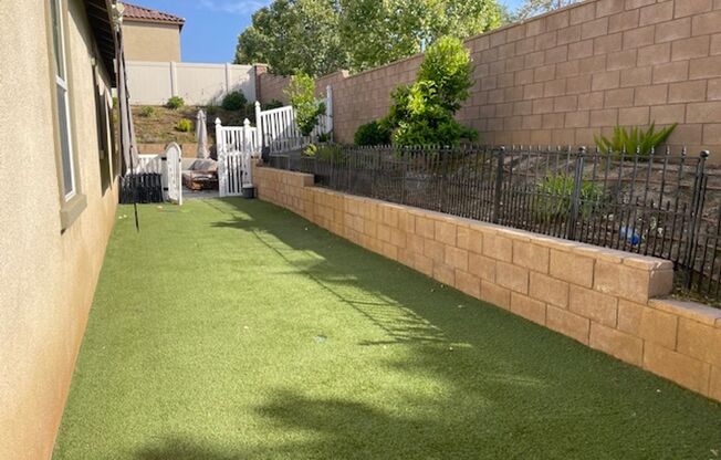 Great house with Tons of amenities at your finger tips...Oh and free internet