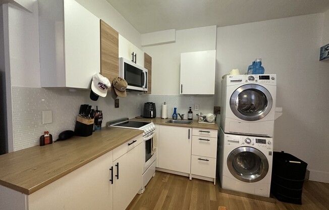 1 bed, 1 bath, 750 sqft, $3,000, Unit 3R