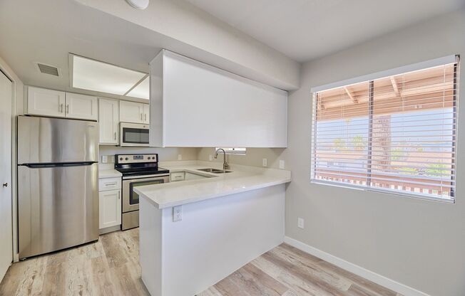 2 beds, 2 baths, $1,350, Unit APARTMENT 4