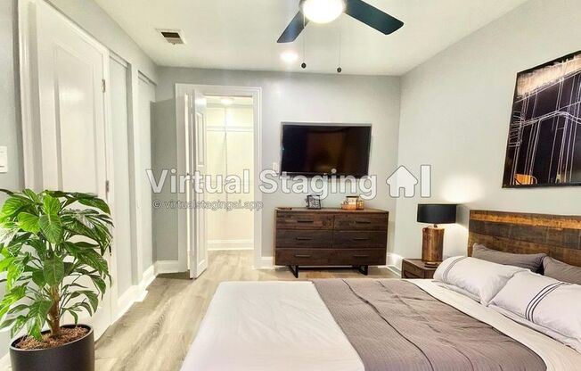 906 Montrose