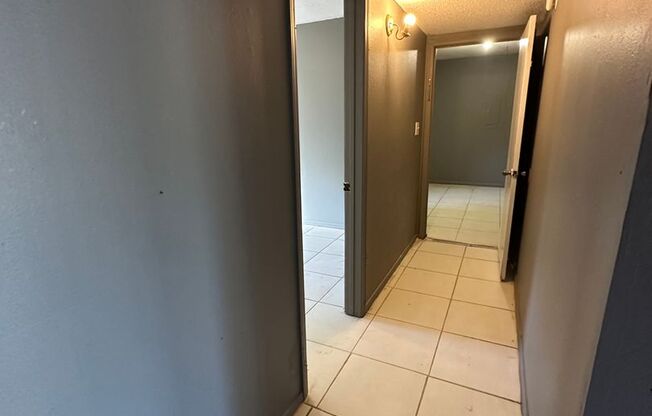 3 beds, 1 bath, $900