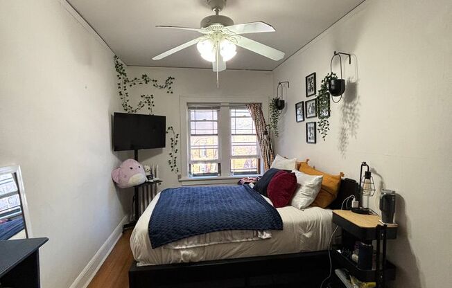 2 beds, 1 bath, 1,100 sqft, $1,225, Unit 10