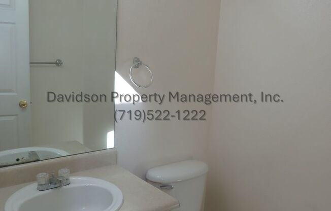 Beautiful 3-Bedroom House in Eastern Colorado Springs