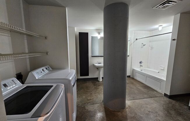 Studio, 1 bath, $1,600, Unit APARTMENT 919