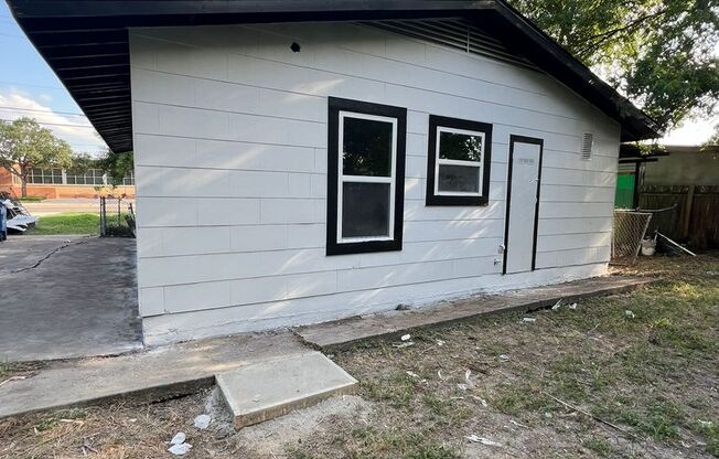 Charming 3-Bed Home with Great Transit, Schools & Parks – $1,450/mo