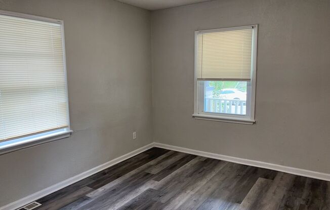 2 beds, 1 bath, $1,100