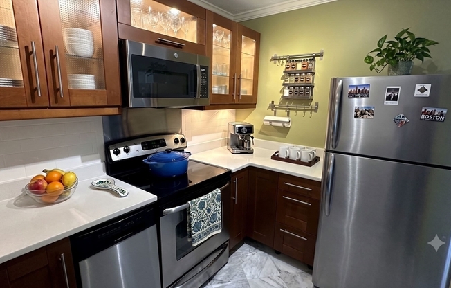 2 beds, 1 bath, 833 sqft, $2,800, Unit 705