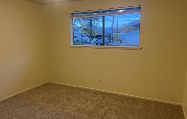 2 beds, 1 bath, $1,295, Unit 4