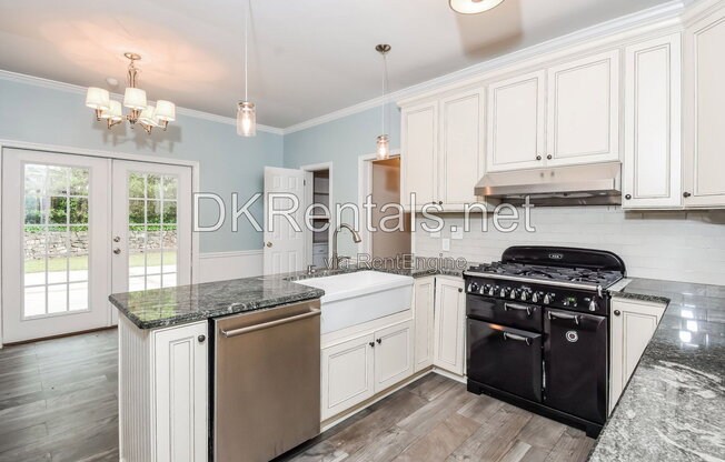 1176 HAMPTON HALL DR NE