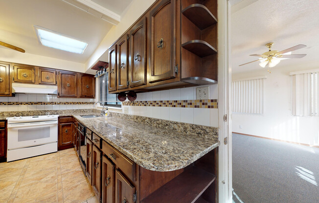 UPTOWN 3/BD 2/BA 1/CP WORKSHOP