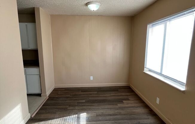 3 beds, 1 bath, $775, Unit 302