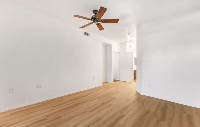 3 beds, 2 baths, $1,600, Unit # 176