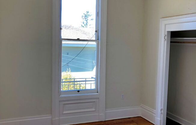 10 Lyon Street/1190 Haight Street (303rc)