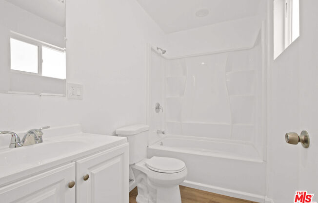 649 W 92 ST