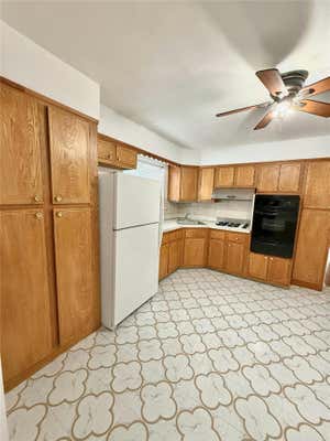 3 beds, 2 baths, $2,500