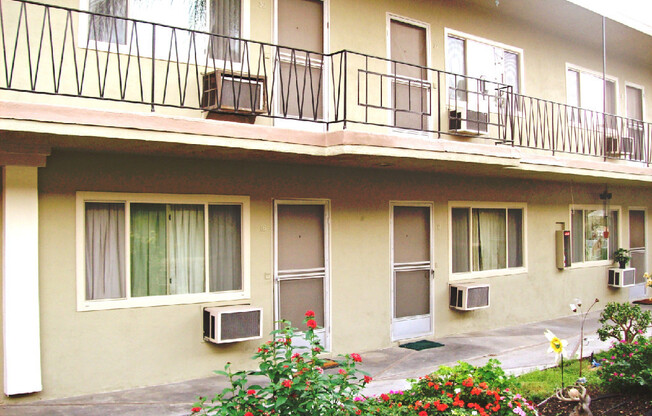 Studio, 1 bath, 392 sqft, $1,400, Unit 832 #06