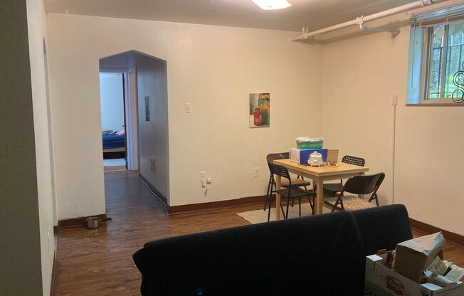 2 beds, 1 bath, 950 sqft, $1,150, Unit 5600 Fifth D2