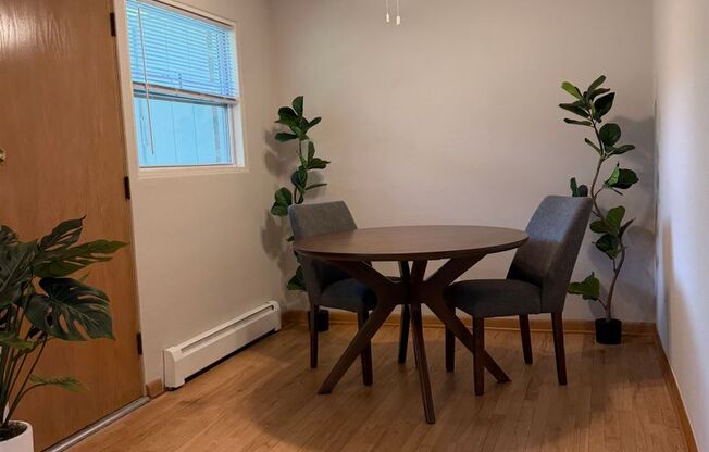 2 beds, 1 bath, 875 sqft, $1,700, Unit 34A