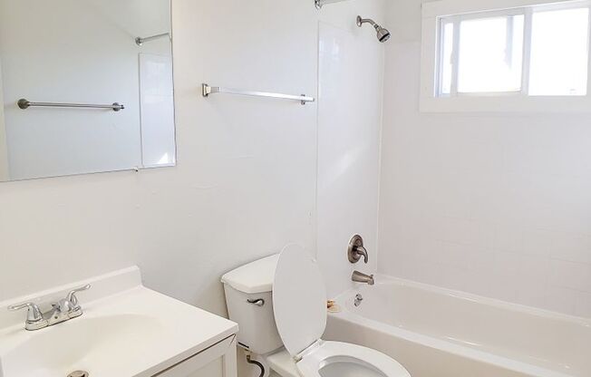 2 beds, 1 bath, 850 sqft, $1,349, Unit 5822-1 Balsam