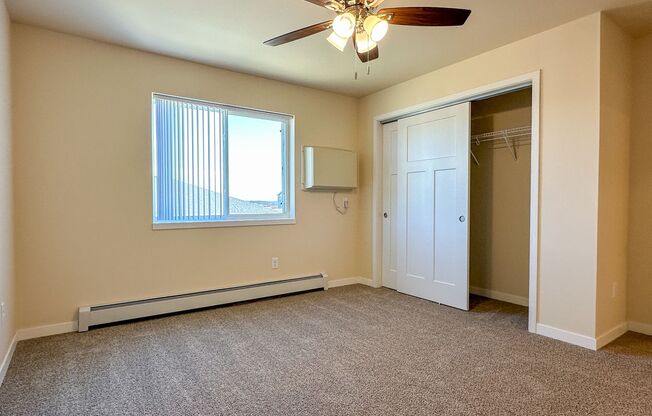 3 beds, 2 baths, 1,186 sqft, $1,595, Unit AT 715-50