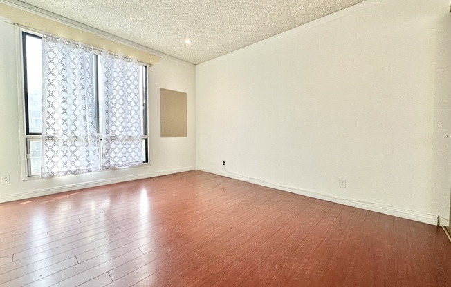 2177 S BEVERLY GLN BLVD