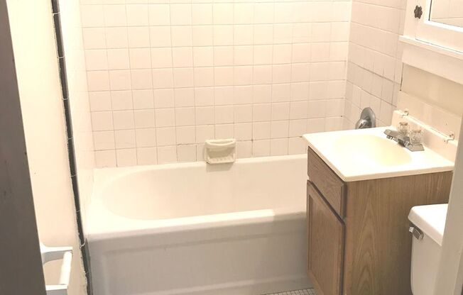 Studio, 1 bath, $675, Unit 39