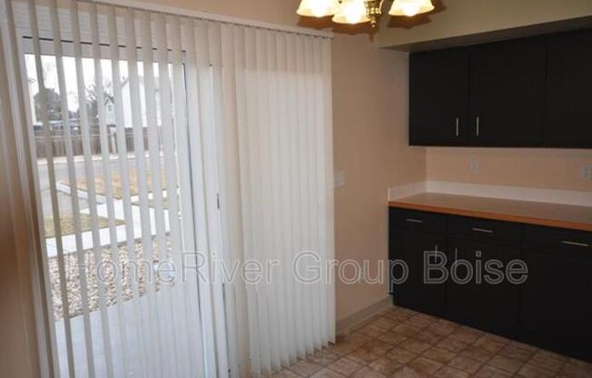 2 beds, 2 baths, 940 sqft, $1,295