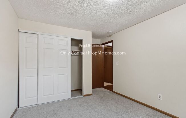 2 beds, 1 bath, 900 sqft, $1,699, Unit 24 SE 133rd Avenue