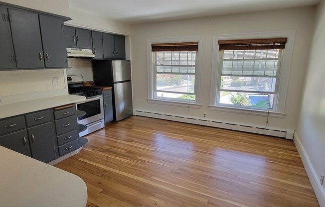 3 beds, 1 bath, 1,300 sqft, $3,500, Unit 2