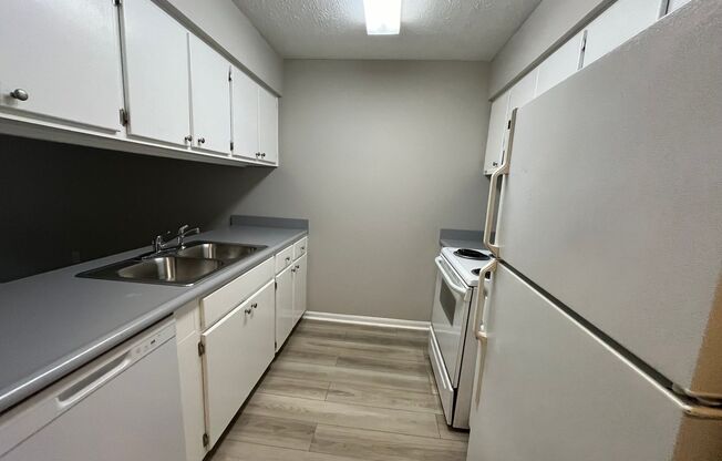 2 beds, 1 bath, 760 sqft, $1,150, Unit 12 SM