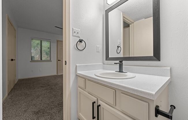 Little Creek Apartments – Your Ideal Home in Cedar Hill, TX!