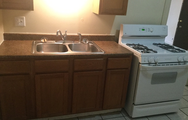 1 bed, 1 bath, $750, Unit 1019-A (Lower Rear)