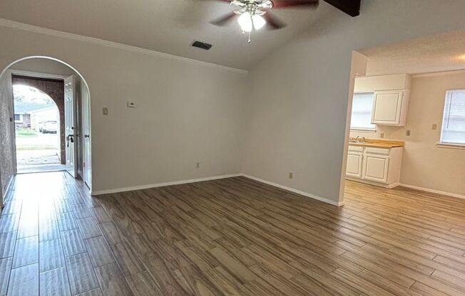 912 VAUGHN DR