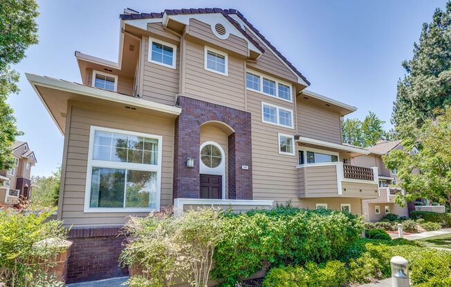 Excellent and Spacious Home - 3BR 2.5 BA - This is a MUST SEE!!!