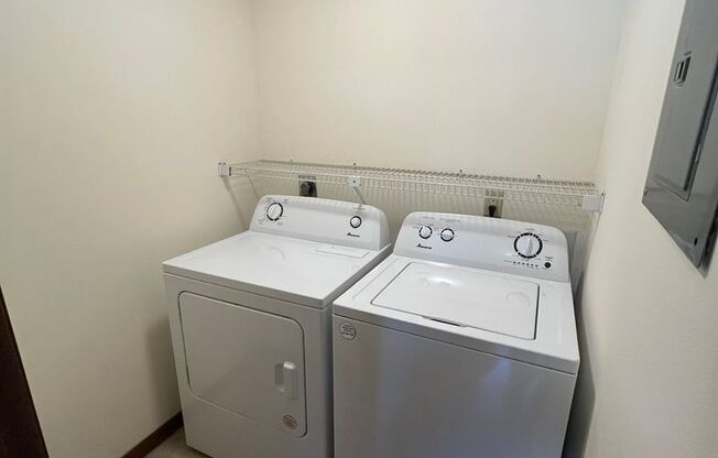 2 beds, 1 bath, 950 sqft, $1,695, Unit 7702RC