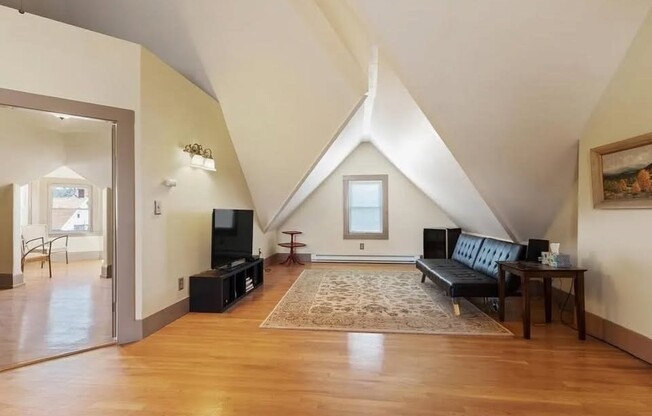 2 beds, 1 bath, 1,325 sqft, $2,500, Unit 2