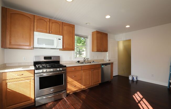5 beds, 2 baths, $4,295